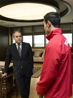 Gençlik ve Spor Bakanı Akif Çağatay Kılıç, milli cimnastikci Ferhat Arıcan'ı makamında kabul etti.