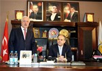 Gençlik ve Spor Bakanı Akif Çağatay Kılıç, Gaziantep Ak Parti İl Başkanlığı'nı ziyaret etti.