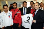Gençlik ve Spor Bakanı Akif Çağatay Kılıç, Gaziantep Ak Parti İl Başkanlığı'nı ziyaret etti.