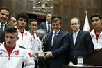 Sayın Başbakanımız Ahmet Davutoğlu ve Gençlik ve Spor Bakanı Akif Çağatay Kılıç, TBMM Ak Parti Grup Toplantısı'nda Ampute Futbol Milli Takımı'nı kabul etti. 