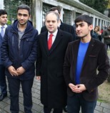 Gençlik ve Spor Bakanı Akif Çağatay Kılıç, İstanbul'da vatandaşlar ile sohbet etti ve hatıra fotoğrafı çektirdi.