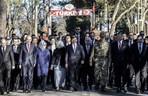 Başbakan Ahmet Davutoğlu ile Gençlik ve Spor Bakanı Akif Çağatay Kılıç, Türkiye ve Yunanistan arasındaki sınır olan Pazarkule Sınır Kapısı'nı ziyaret etti.