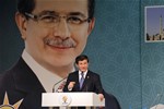 Başbakan Ahmet Davutoğlu ile Gençlik ve Spor Bakanı Akif Çağatay Kılıç, Ak Parti 100. Genişletilmiş İl Başkanları Toplantısı'na katıldı.