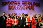 Gençlik ve Spor Bakanı AKif Çağatay Kılıç, Ankara JW Marriott Otel'de düzenlenen Sporun Devleri Buluşuyor Ödül Törenine katıldı.