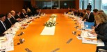 Başbakan Ahmet Davutoğlu ile Gençlik ve Spor Bakanı Akif Çağatay Kılıç, Almanya Şansölyesi Angela Merkel'in başkanlık ettiği çalışma yemeğine katıldı.