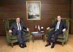 Gençlik ve Spor Bakanı Akif Çağatay Kılıç, Hak-iş Sendikası Genel Başkanı Mahmut Arslan'ı makamında kabul etti.