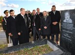 Cumhurbaşkanı Recep Tayyip Erdoğan ile Gençlik ve Spor Bakanı Akif Çağatay Kılıç, merhum Neşet Ertaş'ın mezarını ziyaret etti.