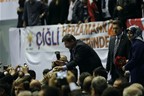 Gençlik ve Spor Bakanı Akif Çağatay Kılıç, Ak Parti 5'inci İzmir Olağan Kongresi'nde Başbakan Ahmet Davutoğlu'na refakat etti.