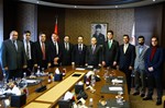 Gençlik ve Spor Bakanı Akif Çağatay Kılıç, Genç Birlik Vakfı Yönetim Kurulu Üyelerini makamında kabul etti.