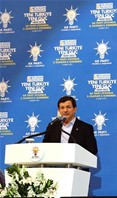 Başbakan Ahmet Davutoğlu ile Gençlik ve Spor Bakanı Akif Çağatay Kılıç, Ak Parti İstanbul 5. Olağan Kongresi'ne katıldı.