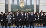 Başbakan Ahmet Davutoğlu, Gençlik ve Spor Bakanlığı Küresel Liderlik Gelişim Programı kapsamında, Türkiye'yi ziyaret eden Japon gençlik heyetini kabul etti.