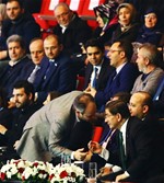 Başbakan Ahmet Davutoğlu ile Gençlik ve Spor Bakanı Akif Çağatay Kılıç, AK Parti İstanbul İl Başkanlığı'nın Abdi İpekçi Spor Salonunda düzenlediği Biz Birlikte Türkiye'yiz Bahar Şöleni ne katıldı.