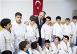 Gençlik ve Spor Bakanı Akif Çağatay Kılıç, “Benim Okulum Benim Spor Kulübüm'' projesi çerçevesinde Pursaklar Medine İmam Hatip Ortaokulu'nu ziyaret etti.