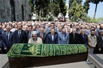 Gençlik ve Spor Bakanı Akif Çağatay Kılıç, Samsun Kuyumcular Odası Başkanı Tevfik Sönmez'in babası merhum Mehmet Sönmez'in cenaze törenine katıldı.