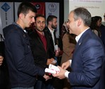 Gençlik ve Spor Bakanı Akif Çağatay Kılıç, Hayrat Vakfı tarafından düzenlenen Osmanlı Türkçesi Kursları Sertifika Törenine katıldı.