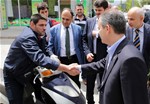 Gençlik ve Spor Bakanı Akif Çağatay Kılıç, Konya Beyşehir'de esnaf ziyareti yaptı.