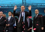 Cumhurbaşkanı Recep Tayyip Erdoğan ile Gençlik ve Spor Bakanı Akif Çağatay Kılıç, Trabzon'da düzenlenen toplu açılış törenine katıldı.