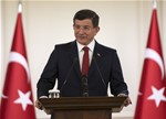 Başbakan Ahmet Davutoğlu, Gençlik ve Spor Bakanı Akif Çağatay Kılıç ile beraberindeki gençleri Çankaya Köşkü'nde kabul etti.