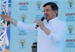 Başbakan Ahmet Davutoğlu ile Gençlik ve Spor Bakanı Akif Çağatay Kılıç, Ak Parti Sinop Mitingine katıldı.
