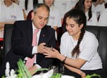 Gençlik ve Spor Bakanı Akif Çağatay Kılıç, Fatih Projesi kapsamında Samsun Ondokuzmayıs Lisesi'nde düzenlenen Lise Öğrencilerine Tablet Bilgisayar Dağıtım Törenine katıldı.