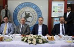 Gençlik ve Spor Bakanı Akif Çağatay Kılıç, Samsun Gıda Borsası üyeleri ile bir araya geldi.
