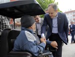 Gençlik ve Spor Bakanı Akif Çağatay Kılıç, İlyasköy Mahallesi esnafını ziyaret etti.