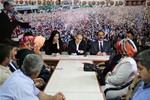 Gençlik ve Spor Bakanı Akif Çağatay Kılıç, Ak Parti Salıpazarı İlçe Başkanlığı'nı ziyaret etti.