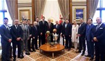 Cumhurbaşkanı Recep Tayyip Erdoğan, Gençlik ve Spor Bakanı Akif Çağatay Kılıç ile beraberindeki Karşıyaka Spor Kulübü’nün yönetimini kabul etti.