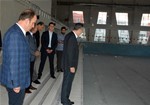 Gençlik ve Spor Bakanı Akif Çağatay Kılıç, Beylikdüzü Spor Kompleksi inşaatında incelemede bulundu.
