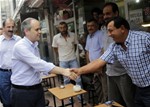 Gençlik ve Spor Bakanı Akif Çağatay Kılıç, Samsun'un Saathane Meydanı esnafını ziyaret etti.