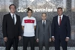 Gençlik ve Spor Bakanı Akif Çağatay Kılıç, 1. Avrupa Oyunları’nda madalya kazanan sporcuları makamında kabul etti.
