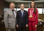 Gençlik ve Spor Bakanı Akif Çağatay Kılıç, milli yüzücü Viktoria Zeynep Güneş'i makamında kabul etti.