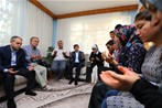 Başbakan Ahmet Davutoğlu ile Gençlik ve Spor Bakanı Akif Çağatay Kılıç, Hakkari'de şehit olan Jandarma Uzman Onbaşı Mustafa Özata 'nın ailesine taziye ziyareti yaptı.