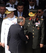 Gençlik ve Spor Bakanı Akif Çağatay Kılıç, şehit astsubay Üstçavuş Okan Taşan'ın cenaze törenine katıldı.