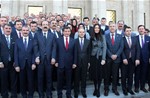 Gençlik ve Spor Bakanı Akif Çağatay Kılıç, AK Parti TBMM Grup Toplantısı sonrası Samsun İl Teşkilatı ile hatıra fotoğrafı çektirdi.