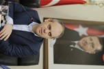 Gençlik ve Spor Bakanı Akif Çağatay Kılıç, AK Parti Mardin İl Başkanlığı binasını ziyaret etti.