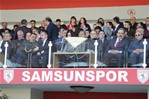 Gençlik ve Spor Bakanı Akif Çağatay Kılıç, bir dizi temas ve incelemelerde bulunmak üzere gittiği memleketi Samsun'da oynanan Samsunspor - Multıgroup Alanyaspor karşılaşmasını tribünden izledi.