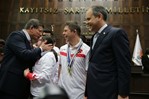 Başbakan Davutoğlu, Özel Sporcuları kabul etti. AK Parti Meclis Grup Salonu’nda gerçekleşen kabulde Gençlik ve Spor Bakanı Akif Çağatay Kılıç da yer aldı.