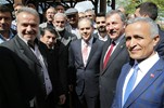 Başbakan Ahmet Davutoğlu ile Gençlik ve Spor Bakanı Akif Çağatay Kılıç, Manisa’da düzenlenen toplu açılış törenine katıldı. 