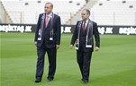 Vodafone Arena’nın resmi açılışı Cumhurbaşkanı Recep Tayyip Erdoğan, Başbakan Ahmet Davutoğlu ve Gençlik ve Spor Bakanı Akif Çağatay Kılıç'ın katılımıyla gerçekleştirildi.