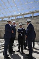 Bakan Çağatay Kılıç, dostluk maçı öncesinde  Gaziantep'te yapımı devam eden olimpik yüzme havuzu inşaatında incelemelerde bulundu