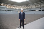 Bakan Çağatay Kılıç, iki günlük temas ve incelemelerde bulunmak üzere gittiği Gaziantep’te inşası devam eden 33 bin kişilik yeni stadyumda incelemelerde bulundu. 