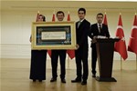 Bakan Çağatay Kılıç başkanlığındaki  aralarında milli sporcuların da bulunduğu gençlik heyeti  Çankaya Köşkü'nde başbakan Ahmet Davutoğlu'nu ziyaret etti.