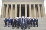 Binali Yıldırım başkanlığında kurulan 65. Hükümet, 315 oyla güvenoyu aldı. Güven oylamasının ardından hükümet Anıtkabir'i ziyaret etti.