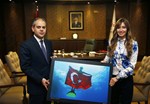 Gençlik ve Spor Bakanı Akif Çağatay Kılıç, dünya rekortmeni milli sporcu Şahika Ercümen’i makamında kabul etti.