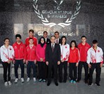 Gençlik ve Spor Bakanı Akif Çağatay Kılıç, 2014 Nanjing Yaz Gençlik Olimpiyat Oyunları'nda madalya kazanan sporcuları makamında kabul etti.