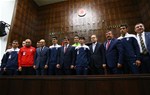 Başbakan Ahmet Davutoğlu, partisinin grup toplantısının ardından Avrupa Kulüplerarası Kros Şampiyonası’nda birinci olan Darıca Belediyesi Spor Kulübü yönetici ve sporcularını kabul etti.