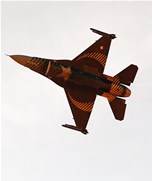 GENÇLİK VE SPOR BAKANI AKİF ÇAĞATAY KILIÇ 4.ANA JET ÜSTÜNDE SOLO TÜRK GÖSTERİSİNİ İZLEDİ