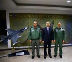 GENÇLİK VE SPOR BAKANI AKİF ÇAĞATAY KILIÇ 4.ANA JET ÜS KOMUTANLIĞINDA HATIRA FOTOĞRAFI ÇEKİLDİ