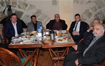 Gençlik ve Spor Bakanı Akif Çağatay Kılıç, Kavak'taki muhtar ve STK temsilcileri ile kahvaltı programında bir araya geldi.